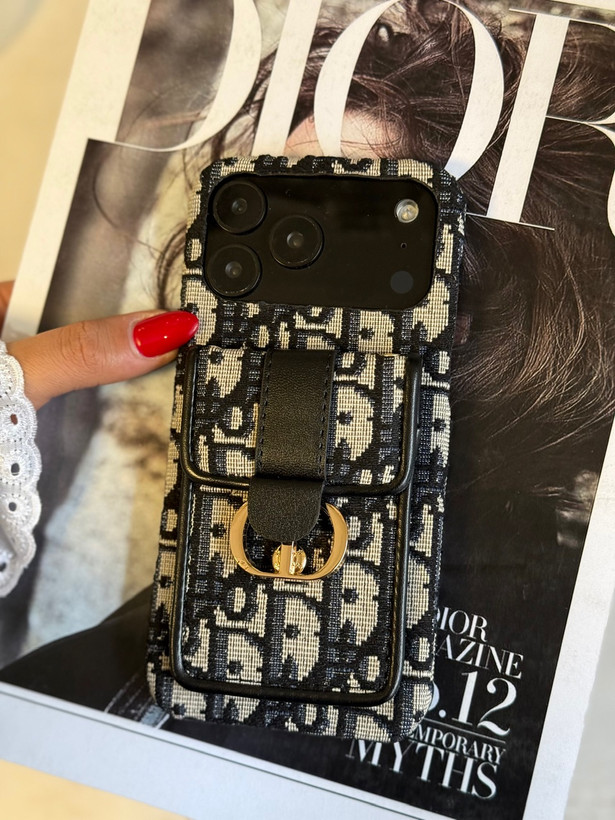 قاب آیفون مدل کریستین دیور کیفی با بند بلند فانتزی