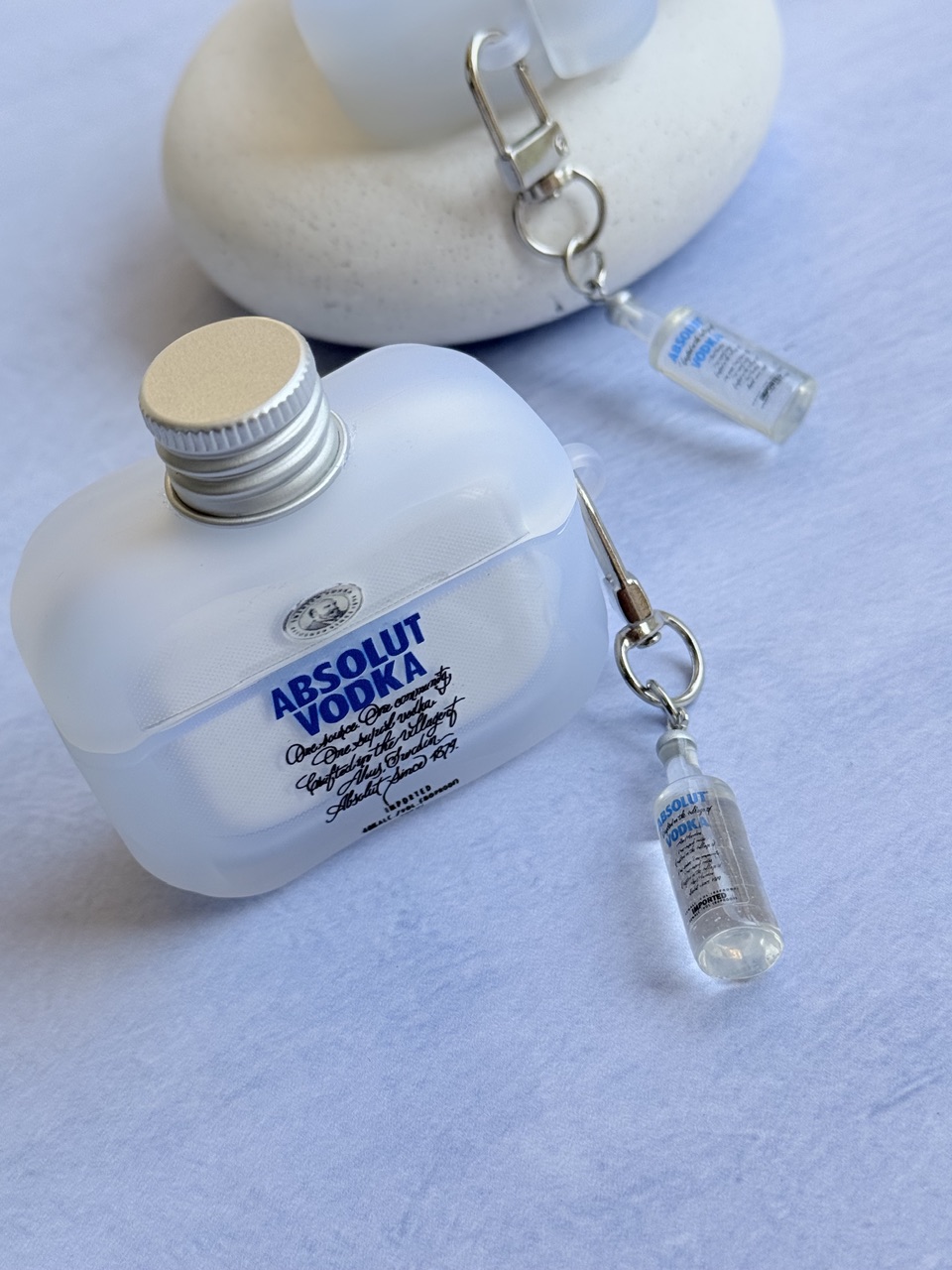 کاور ایرپاد مدل Absolut Vodka با آویز مناسب آیفون